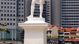 Khách sạn ở Singapore nằm gần sân bay Sir Stamford Raffles Statue