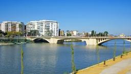 Khách sạn ở Seville nằm gần sân bay San Telmo Bridge