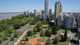 Khách sạn ở Rosario nằm gần sân bay Plaza Sarmiento