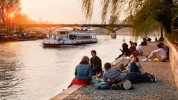 Tìm chuyến bay giá rẻ từ Hà Nội tới Paris