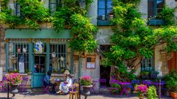 T&igrave;m chuyến bay gi&aacute; rẻ từ Hà N&ocirc;̣i tới Paris