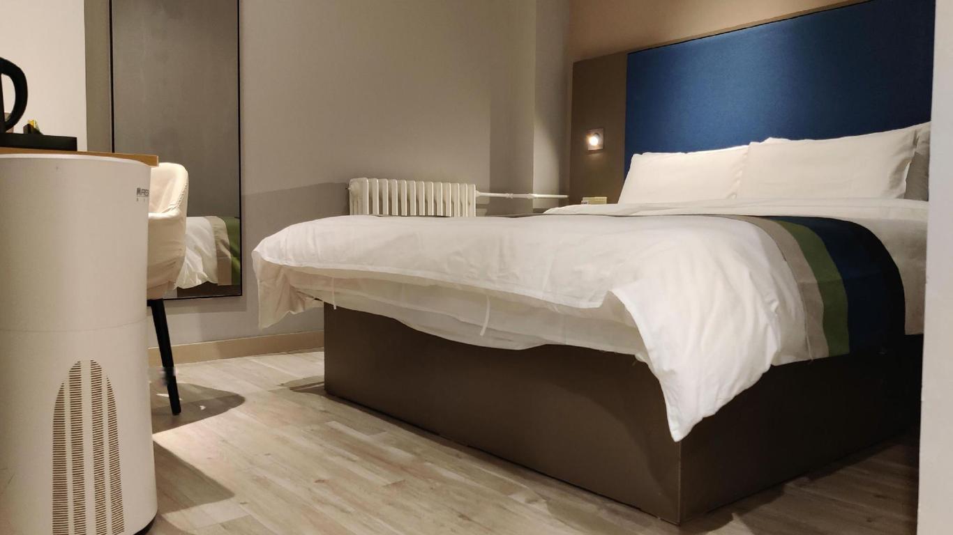 Home Inn Beijing Sihui Baiziwan Metro Station
