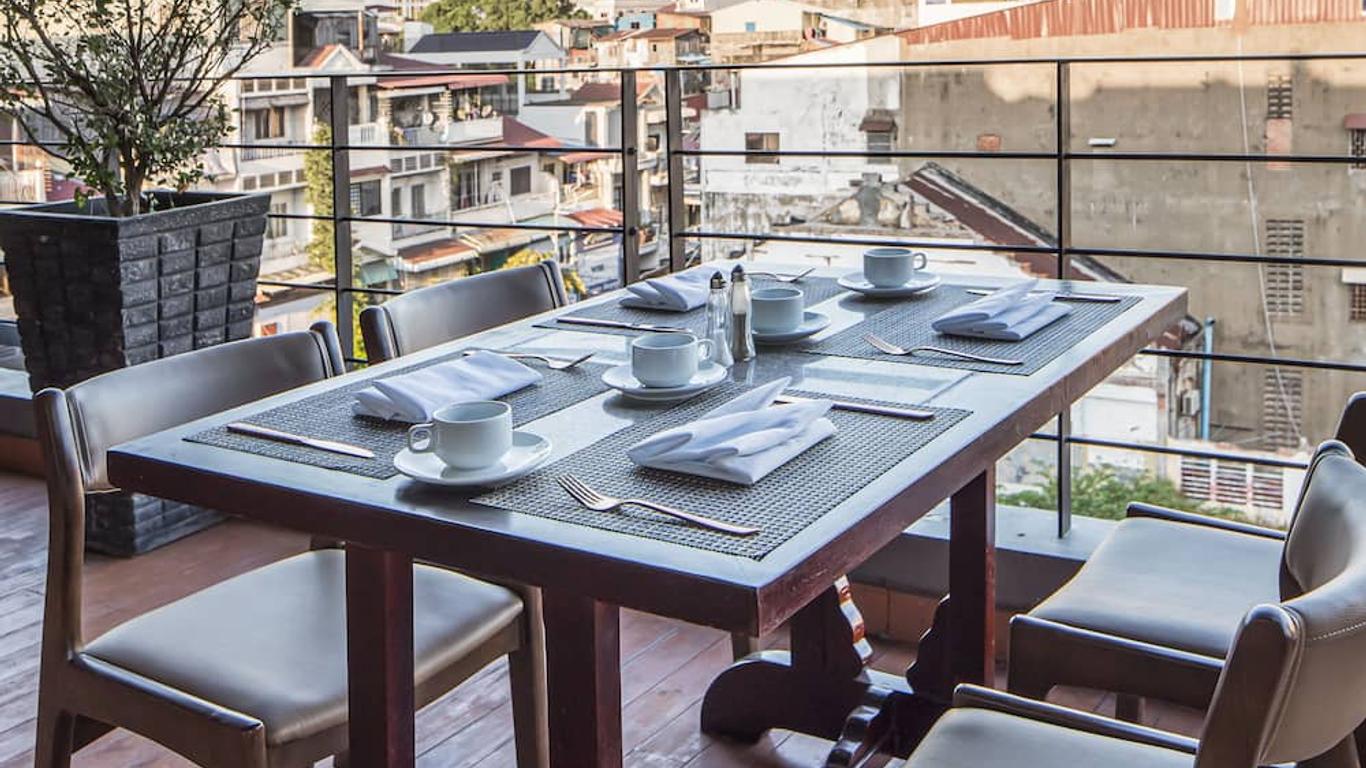 Altos Hotel