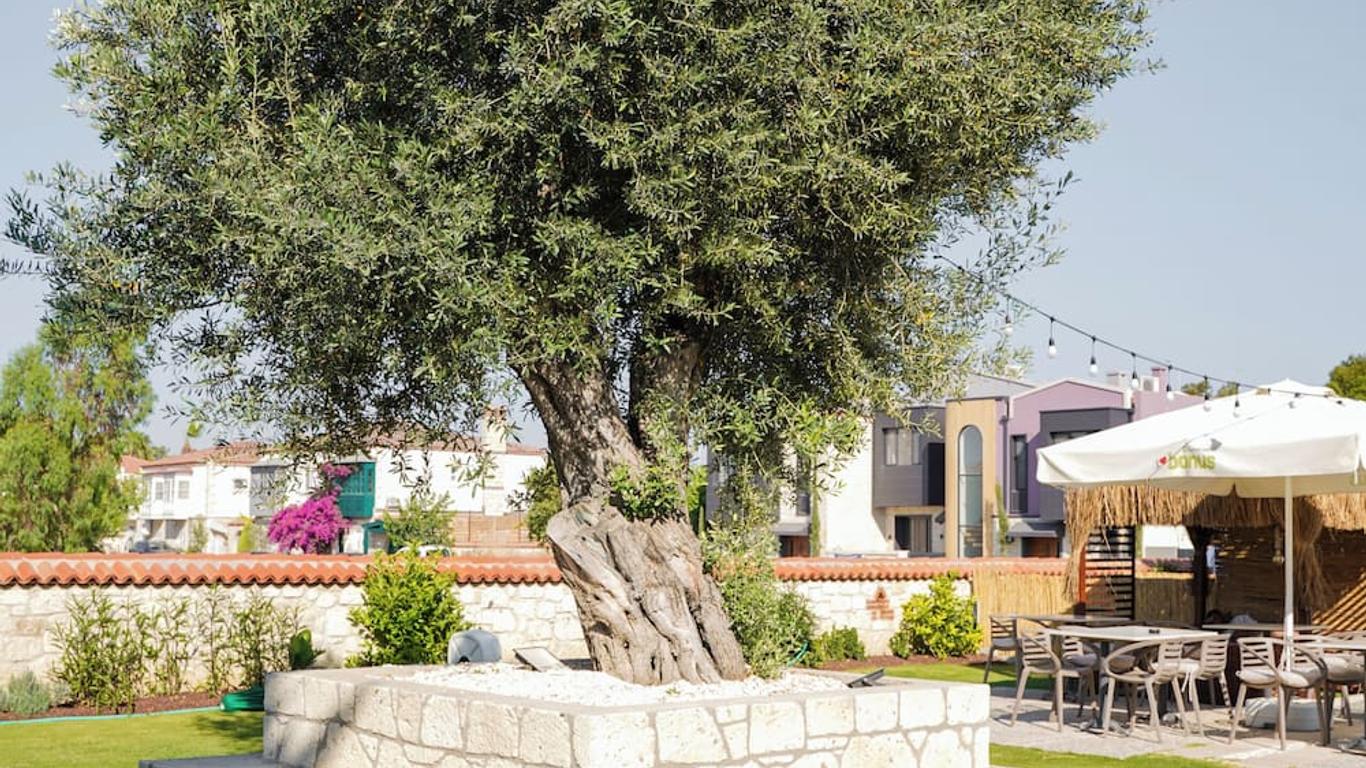 Alacati Limonaia Hotel