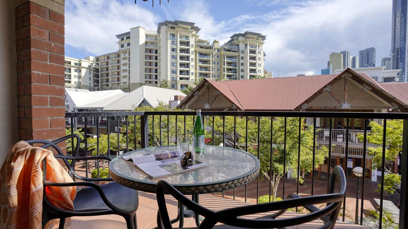 Central Brunswick Apartment Hotel