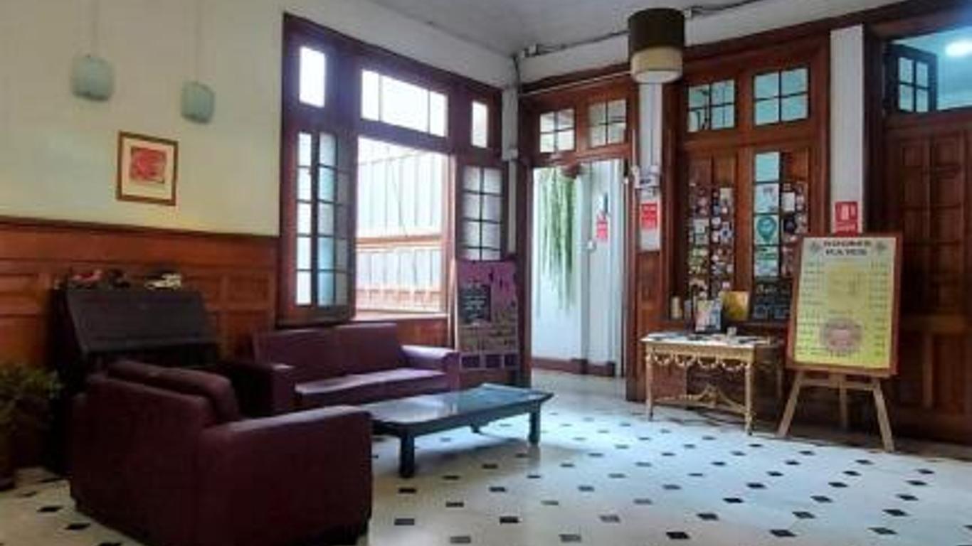 1900 Hostel