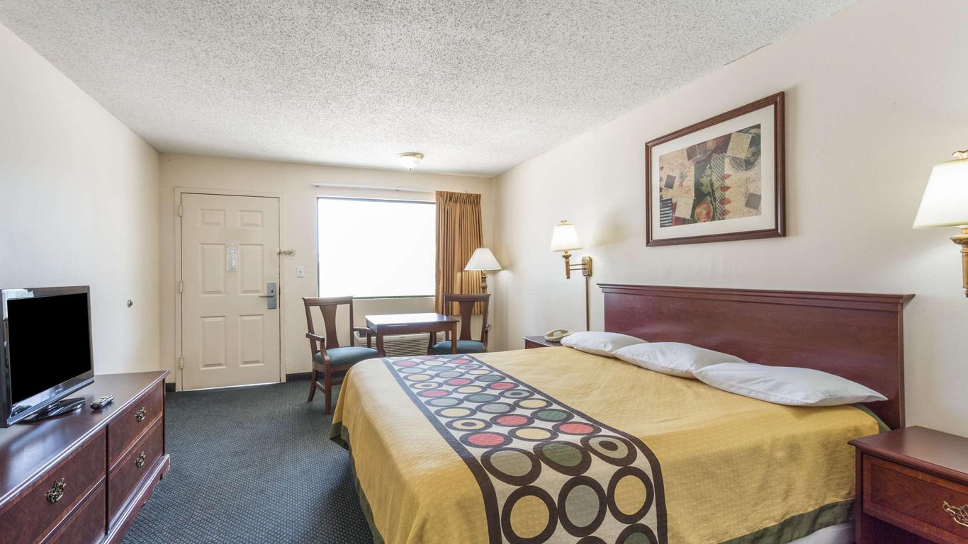 Super 8 by Wyndham Slidell
