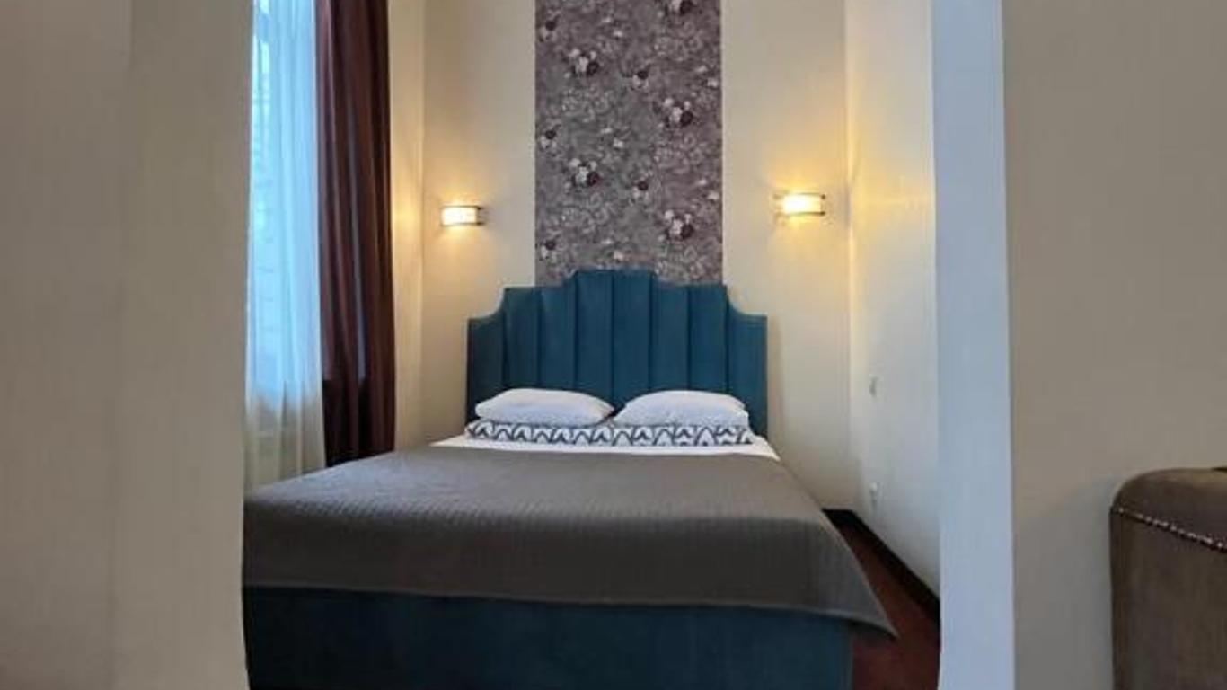 4 Rooms Hotel