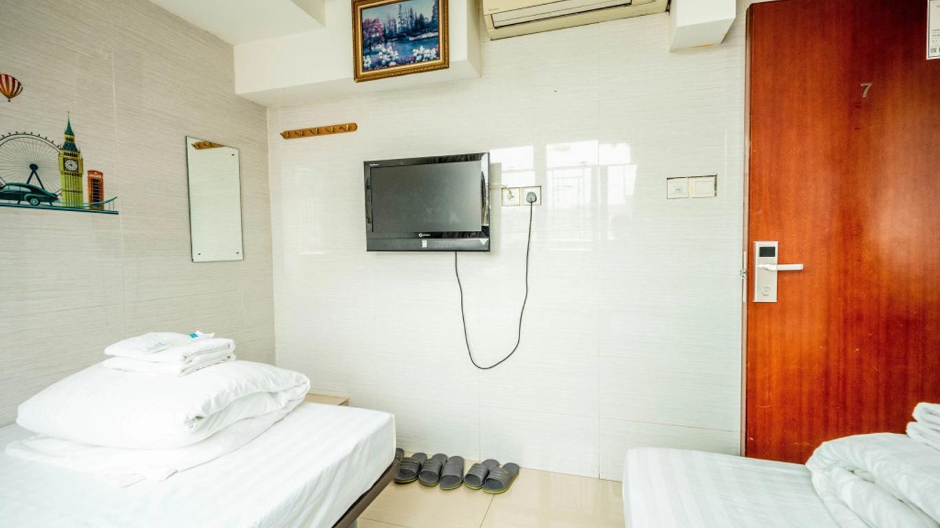 8 Days Boutique Hotel