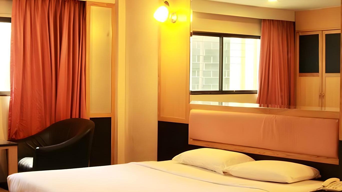 Pradipat Hotel