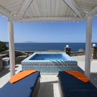 Starlight Luxury Seaside Villa & Suites