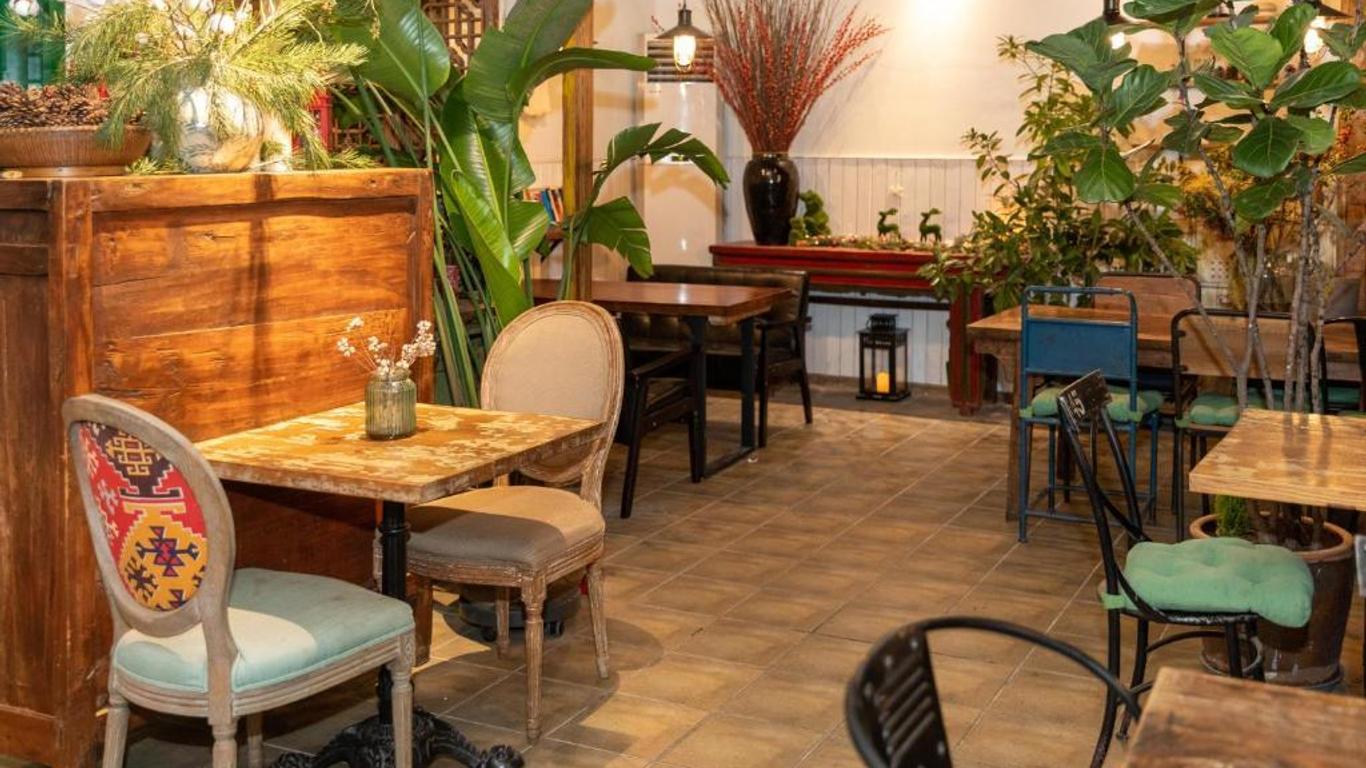 Peking Station Hostel