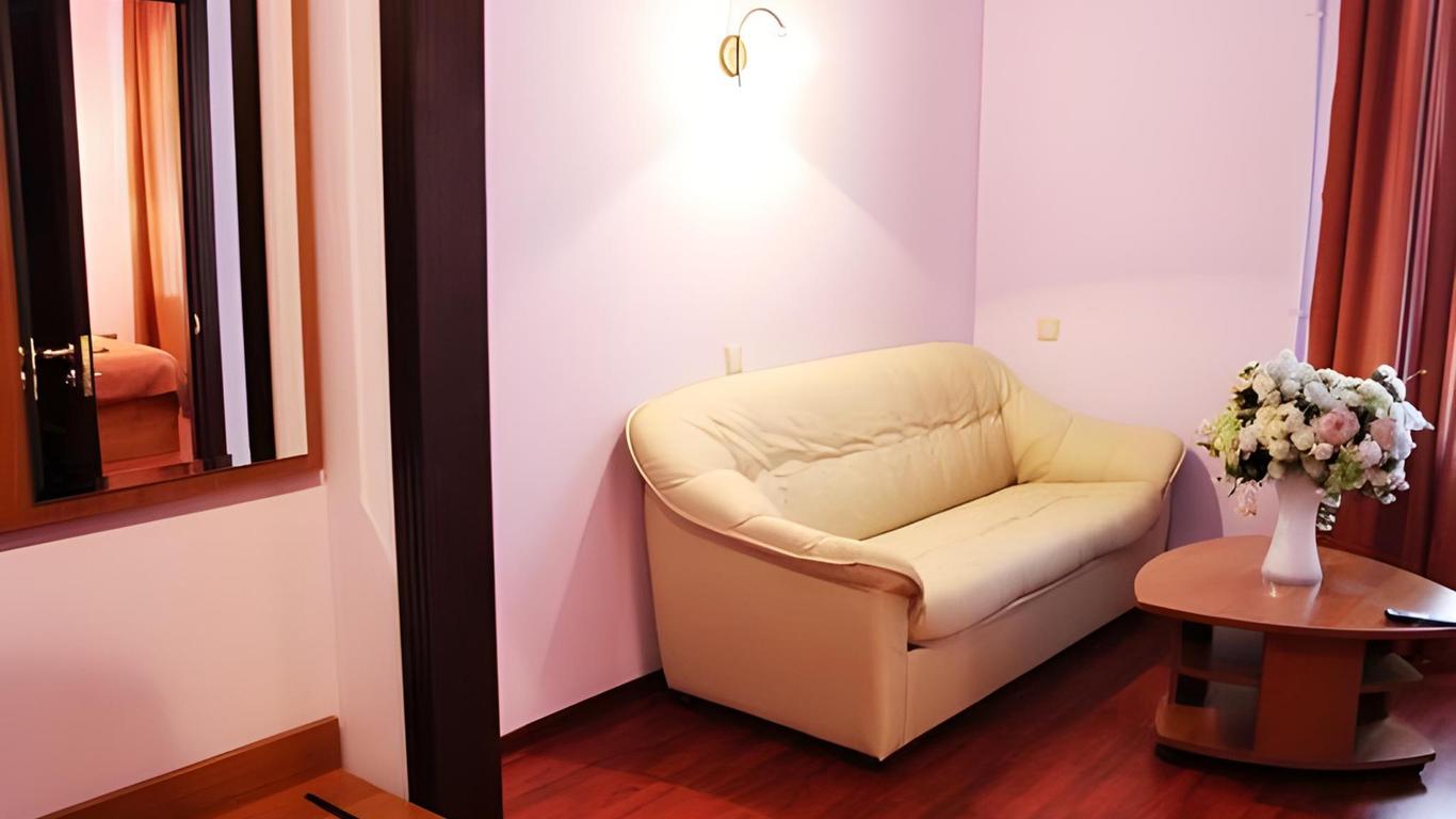 Orange House Hotel