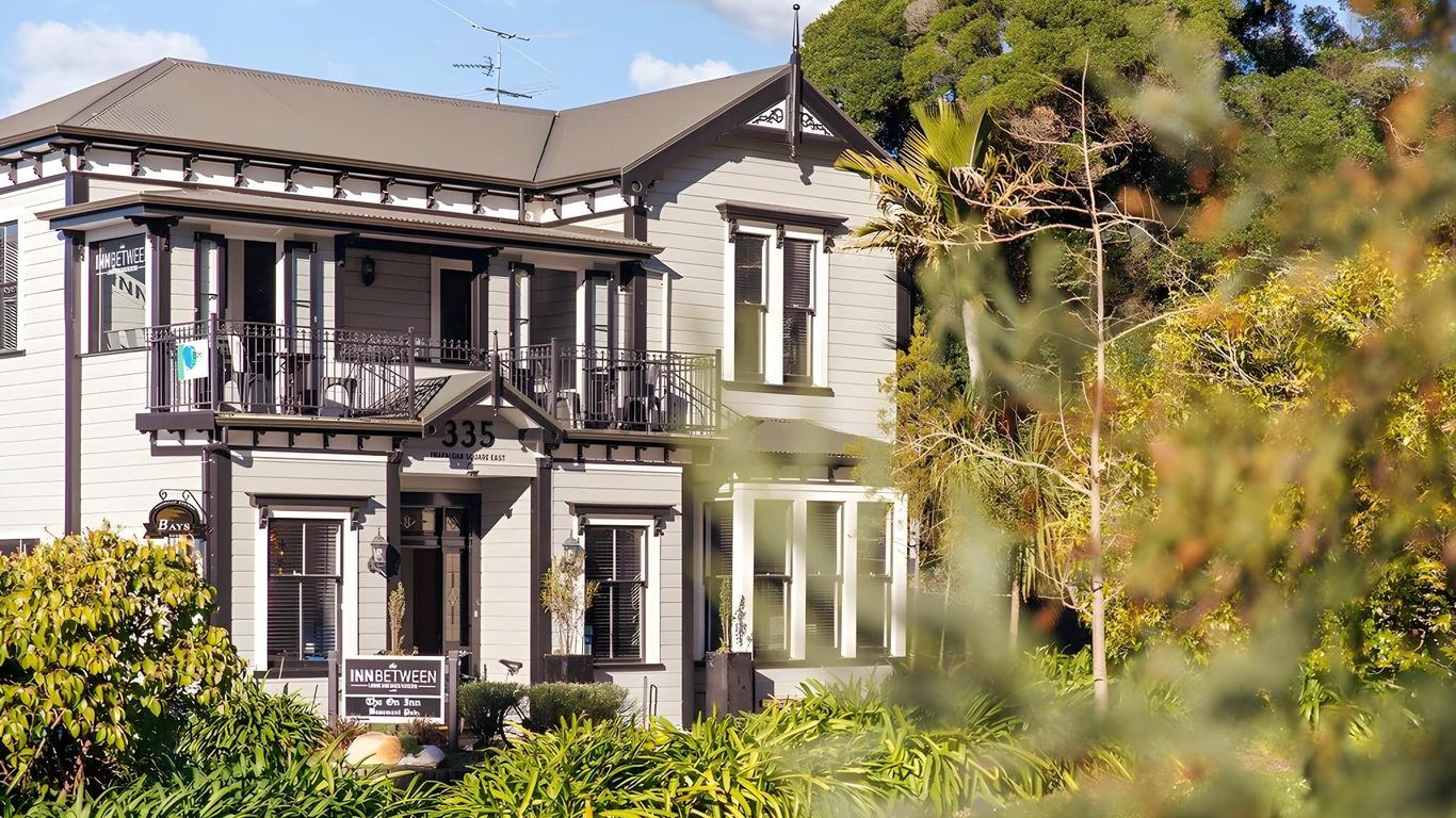Innbetween Lodge And Backpackers