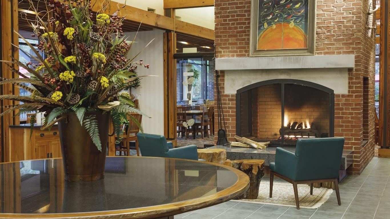Woodlands Hotel & Suites - A Colonial Williamsburg Hotel