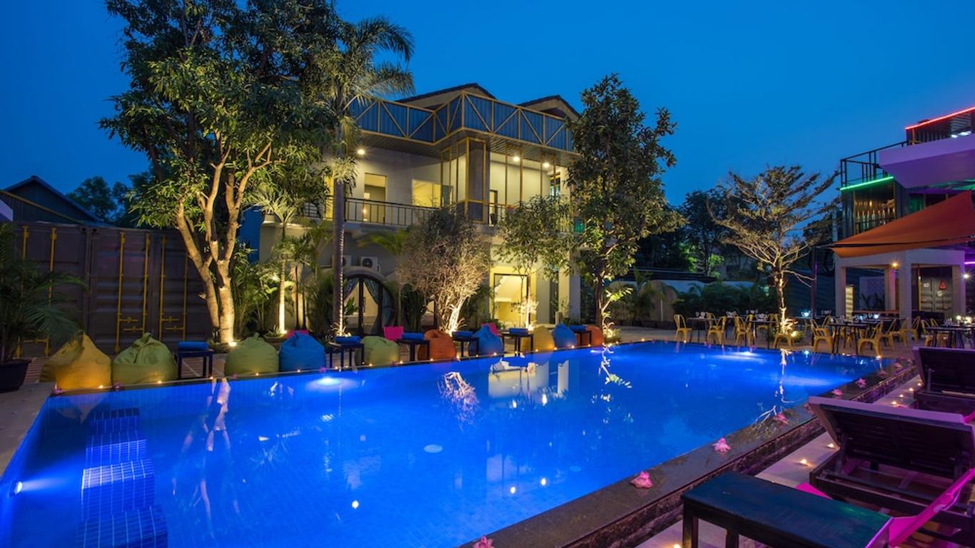 White Rabbit Hostel - Adults Only