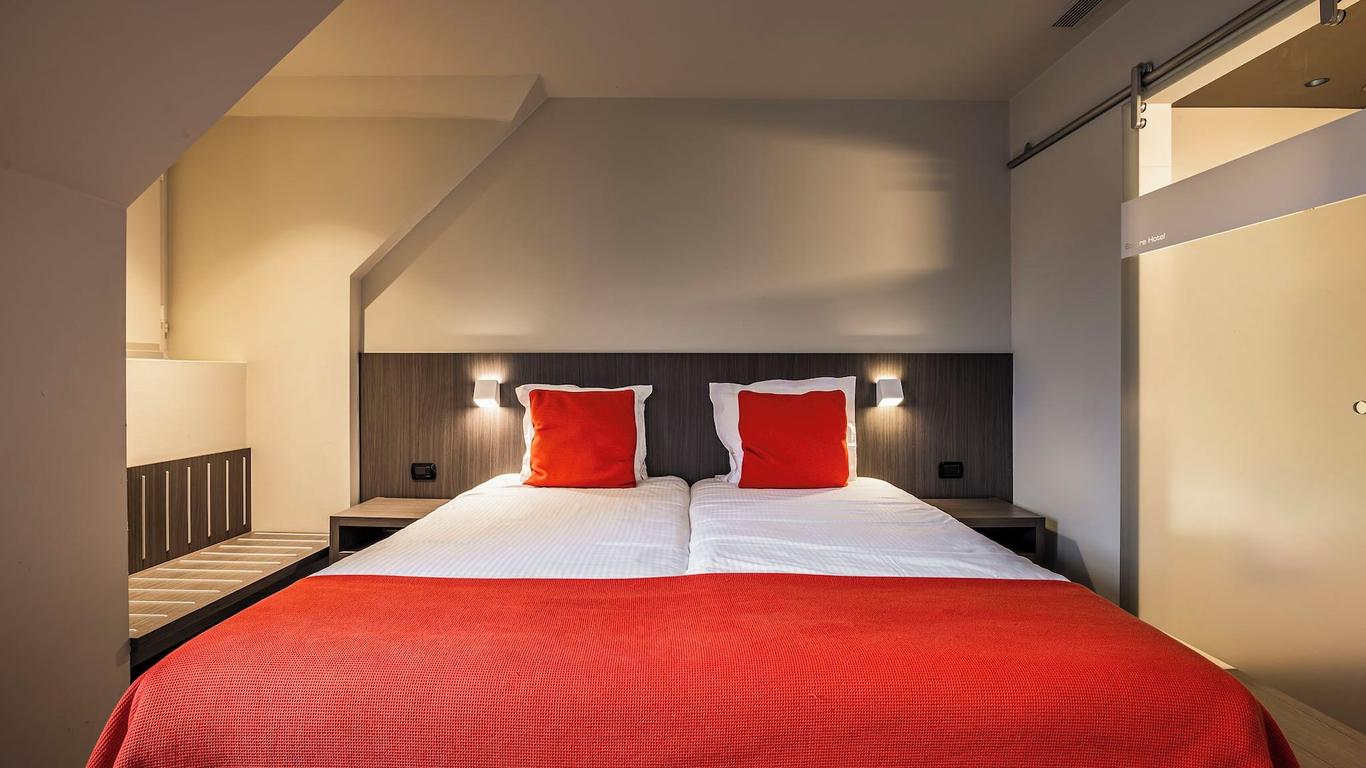 Square Hotel