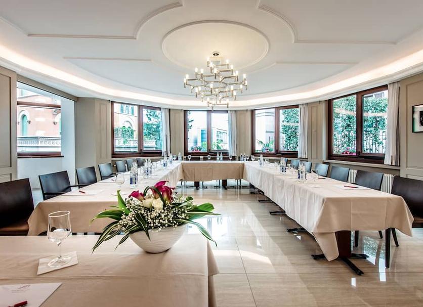 Conference room Ảnh