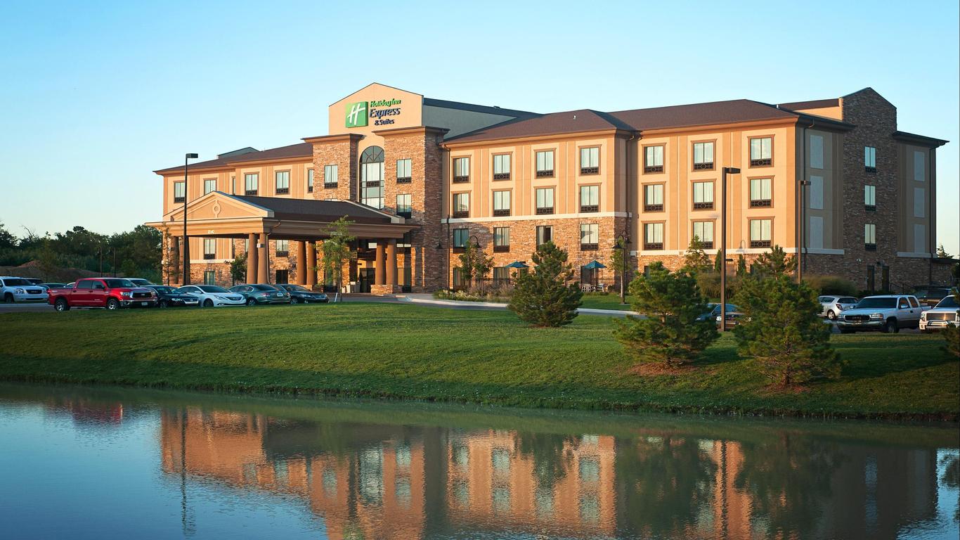 Holiday Inn Express & Suites Wichita Northeast, An IHG Hotel