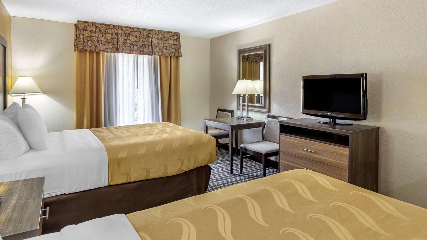 Quality Inn & Suites Airpark East