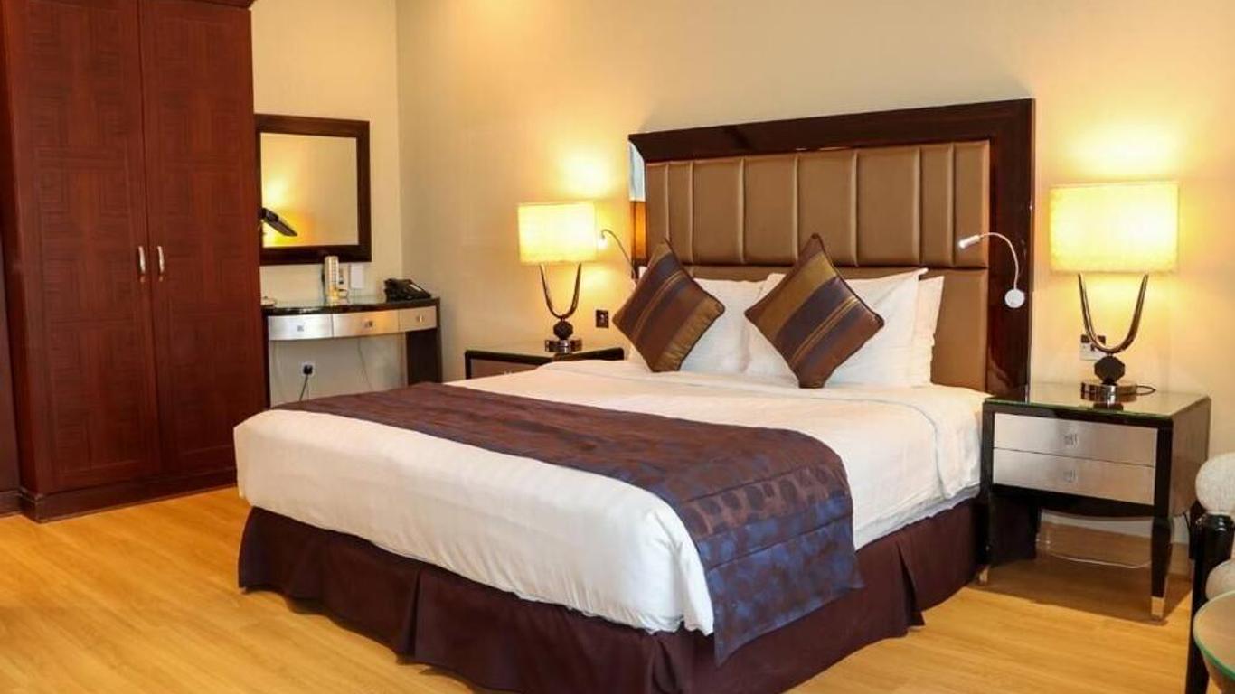 Strato Hotel By Warwick