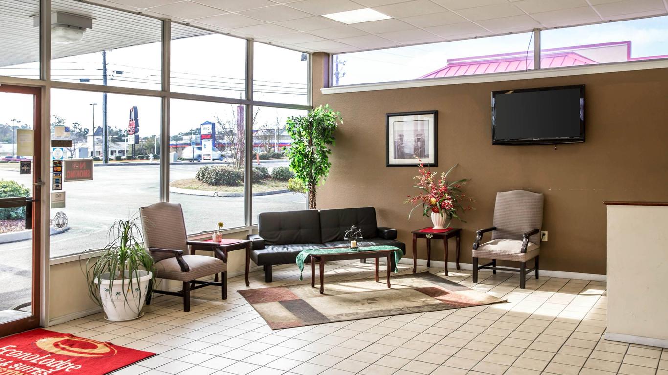 Rodeway Inn & Suites