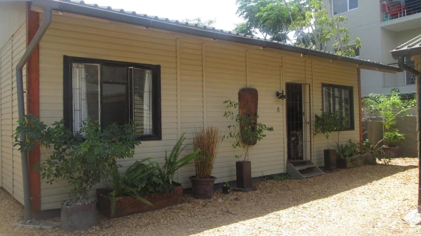 Inyathi Guest Lodge & Self Catering Chalets