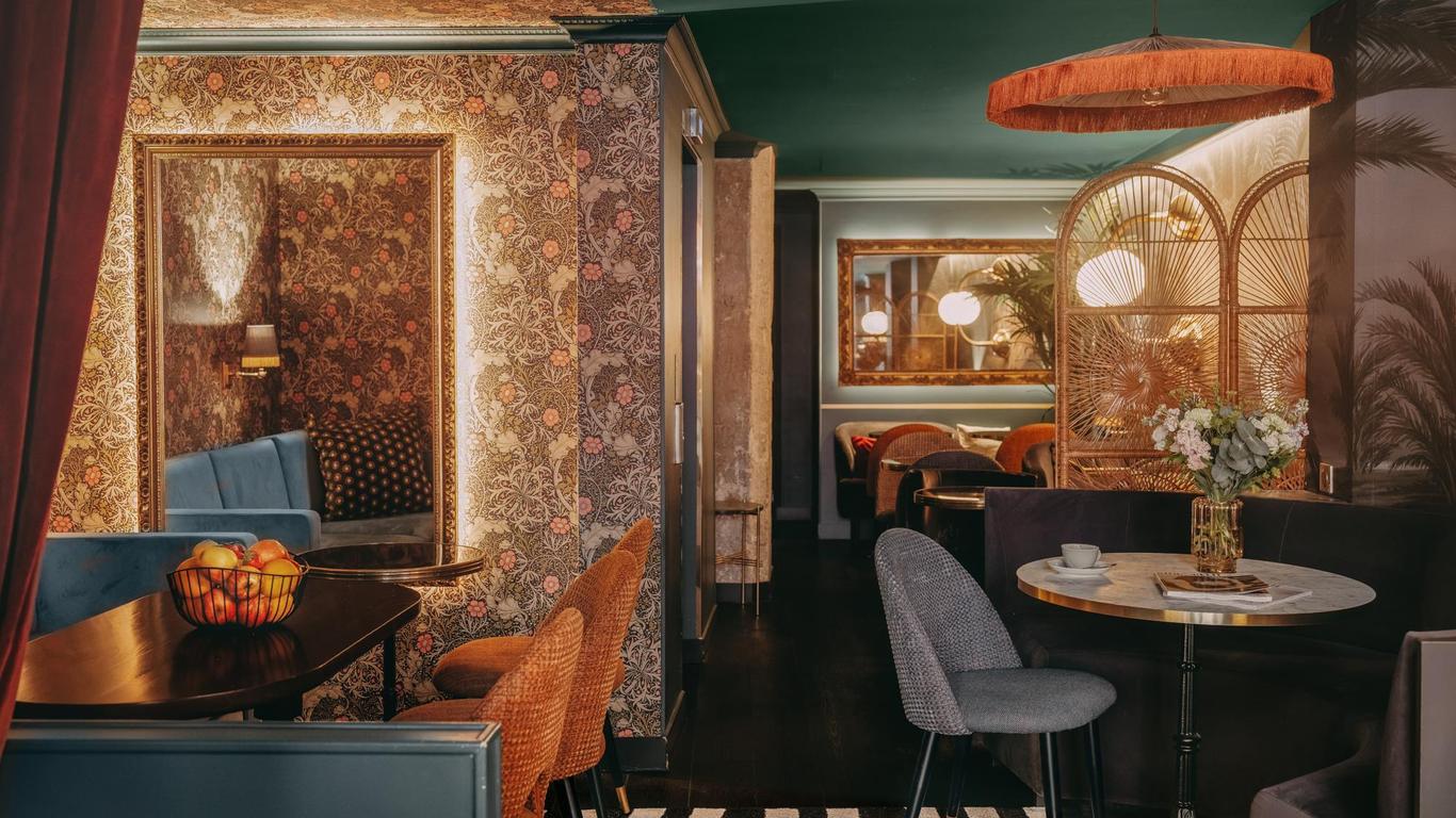 Snob Hotel