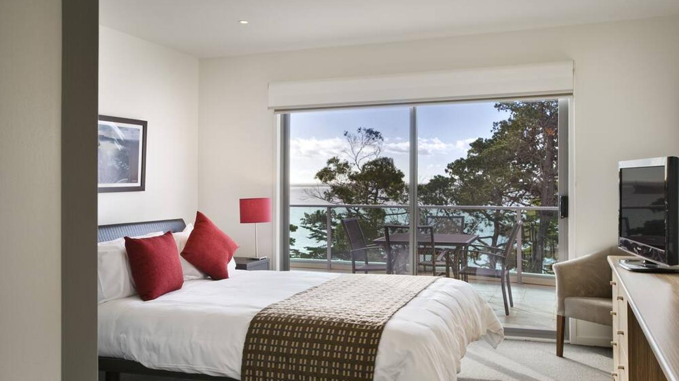 The Waves Apartments