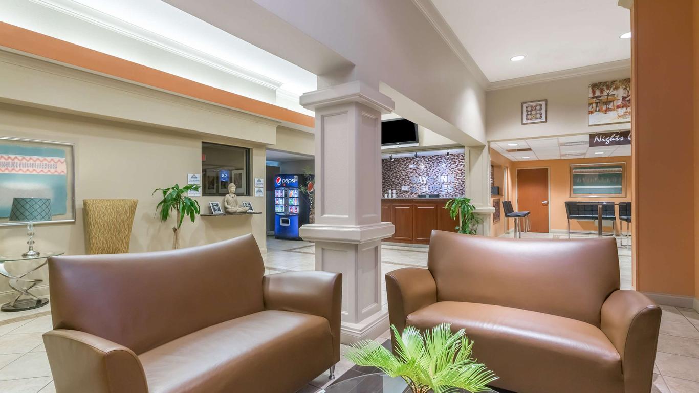 Days Inn & Suites by Wyndham Lakeland