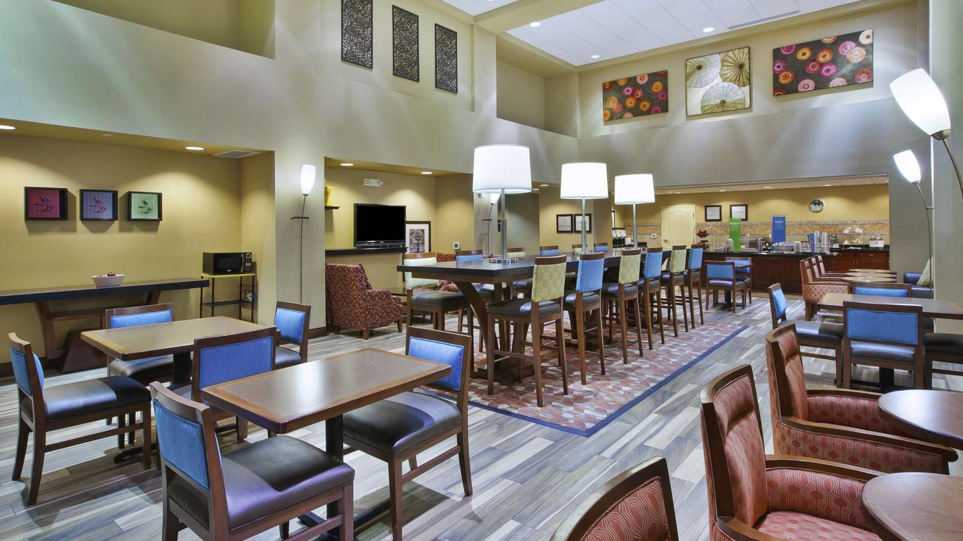 Hampton Inn & Suites Wichita-Northeast