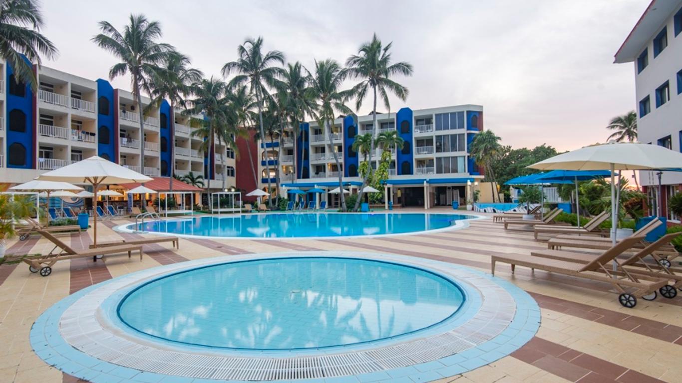 Hotel Club Tropical