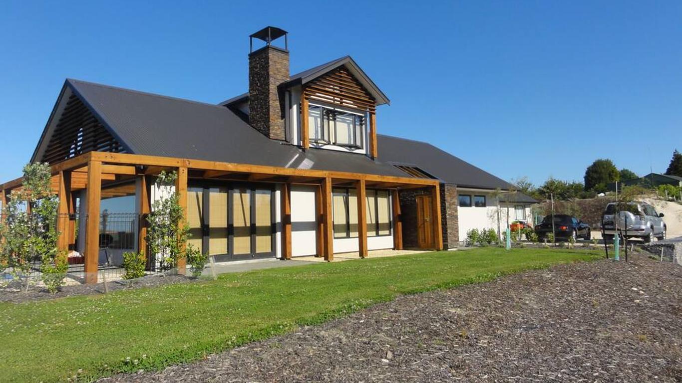 Pine Hill Lodge In Vineyard