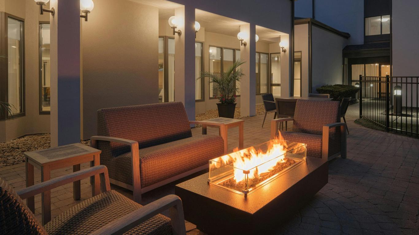 Courtyard by Marriott Louisville East