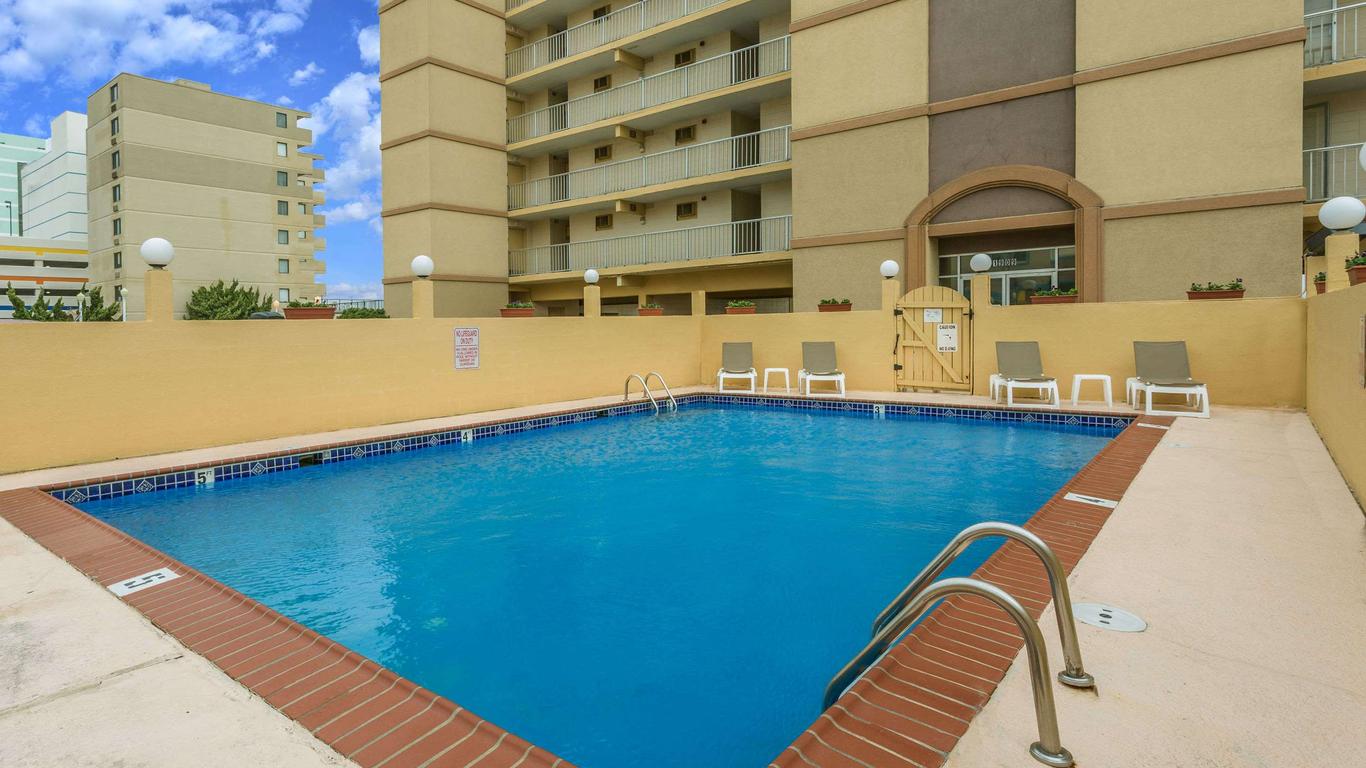 Travelodge by Wyndham Suites Virginia Beach Oceanfront