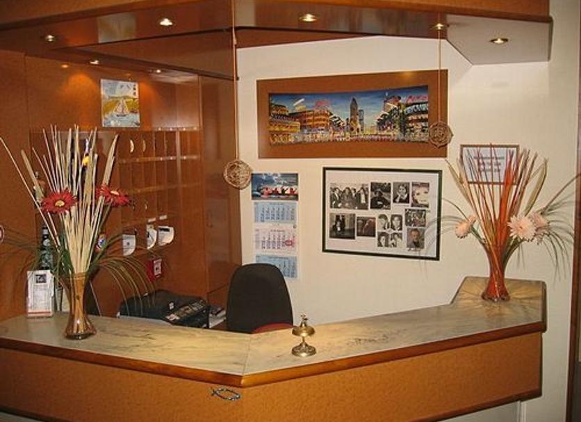 Lễ tân Ảnh