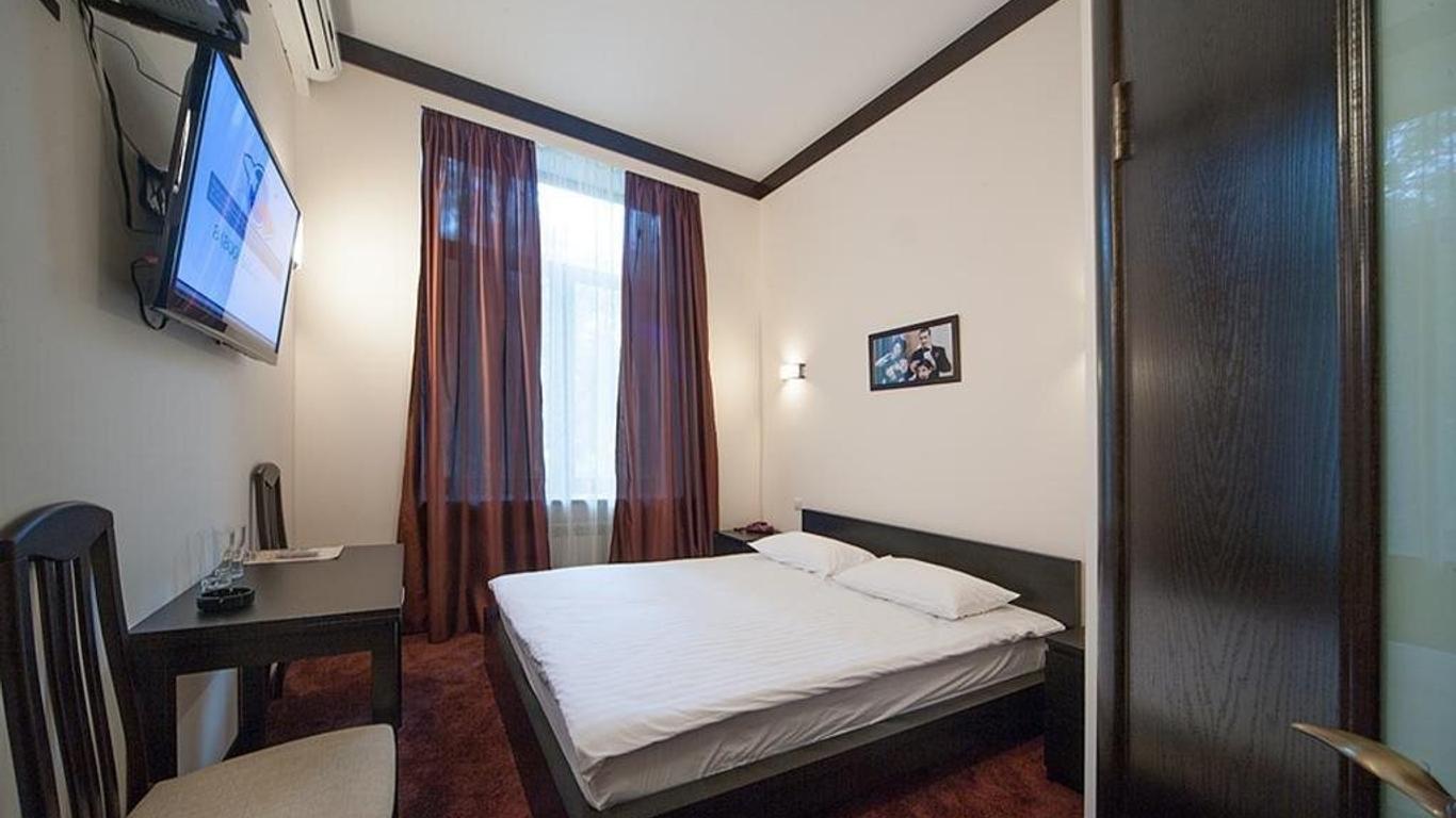4 Rooms Hotel
