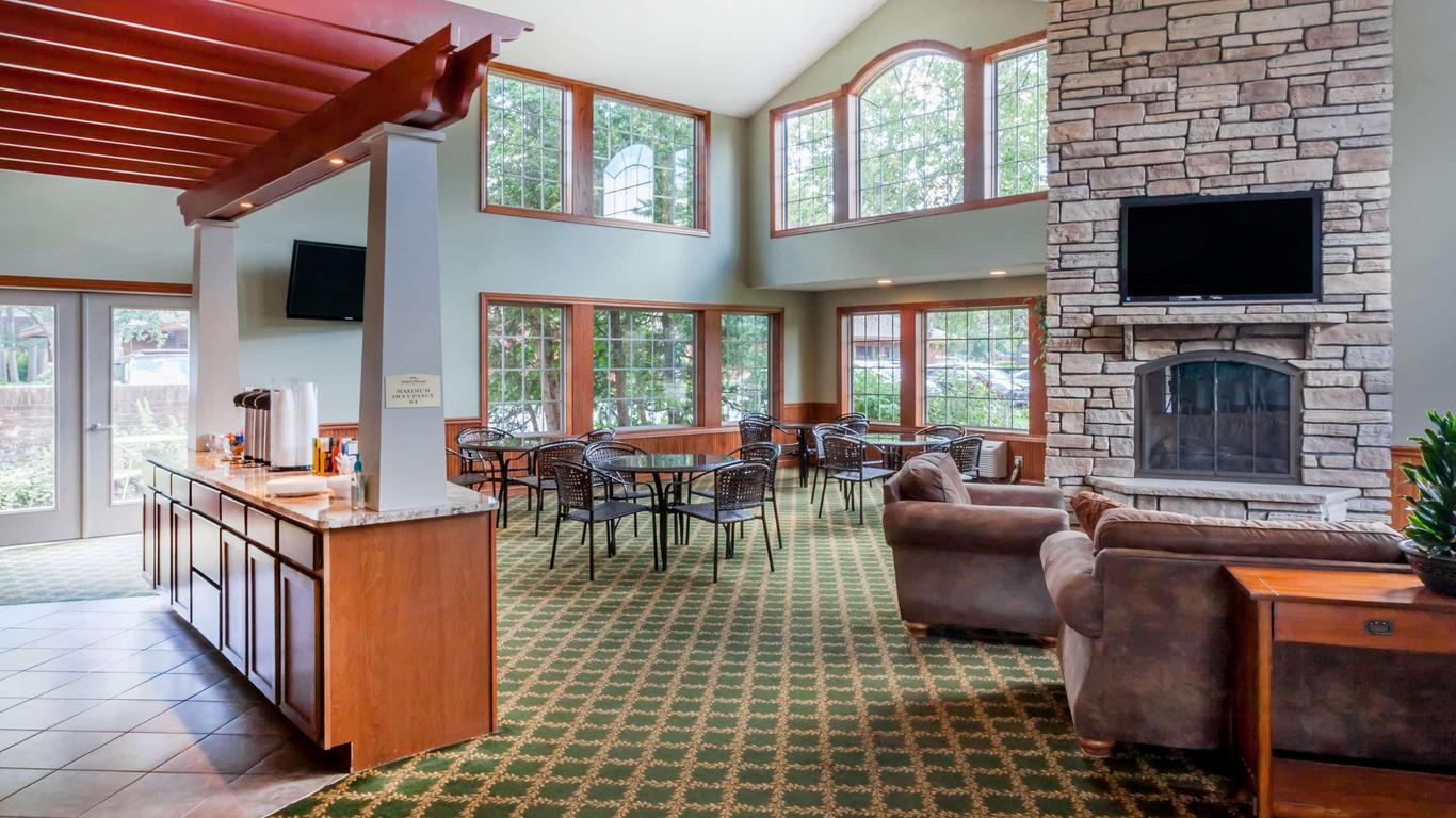 Howard Johnson by Wyndham Traverse City