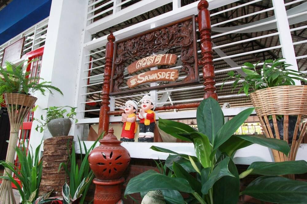 Cảnh ngoài trời
