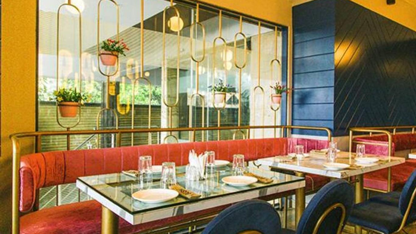 Fabhotel Sahar Garden