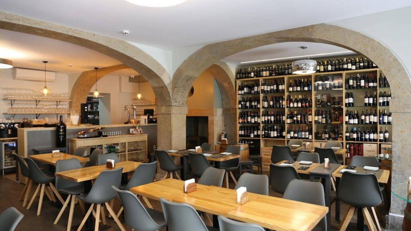 Grapes & Bites Hostel And Wines
