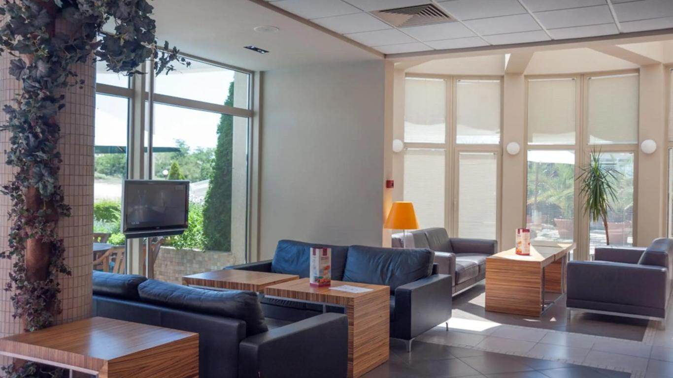Jeravi Hotel