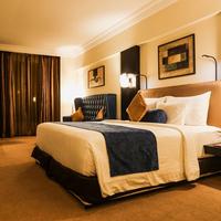 Sterlings Mac Hotel & Suites