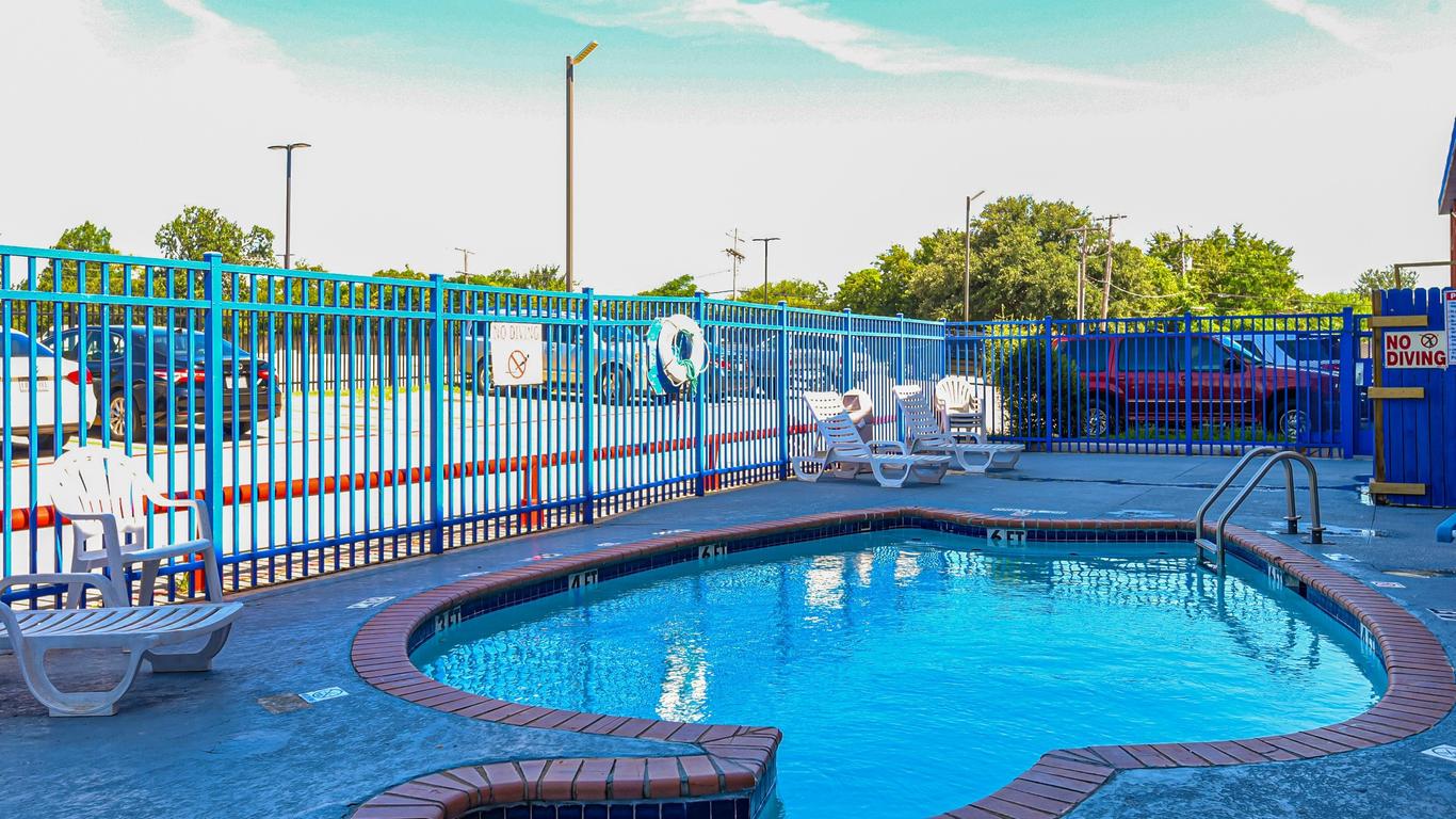 OYO Hotel Irving Dfw Airport South