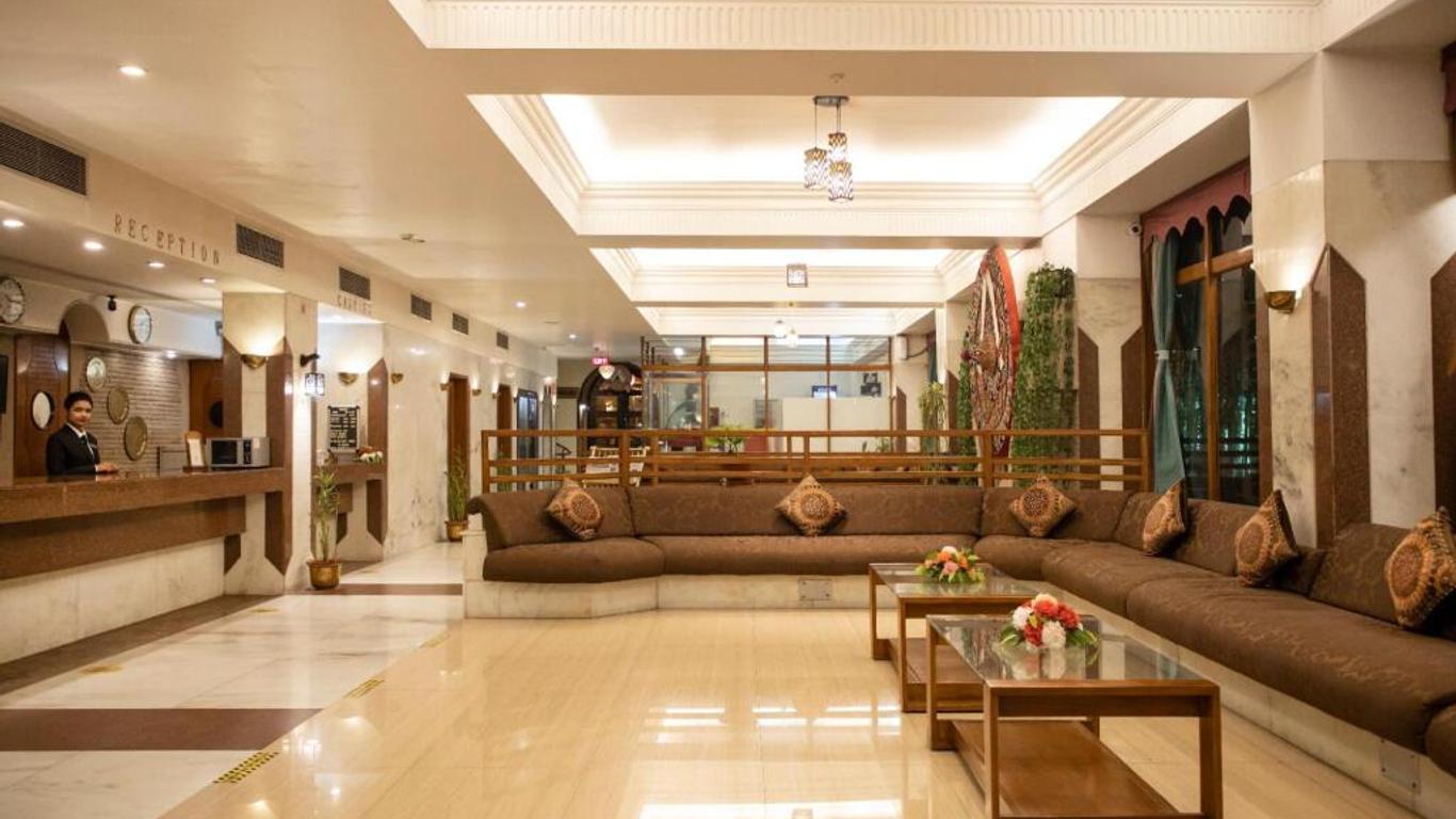 Hotel Rajmahal