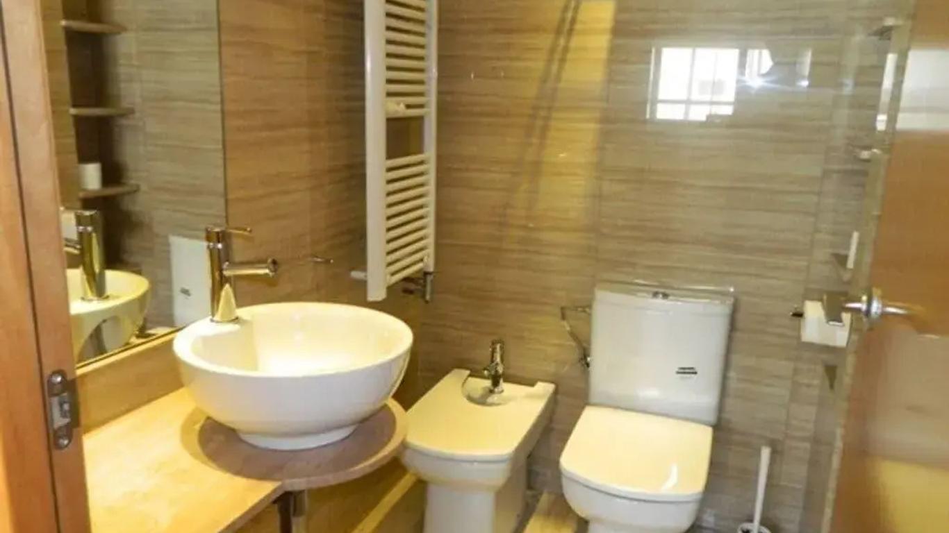 Hostal House