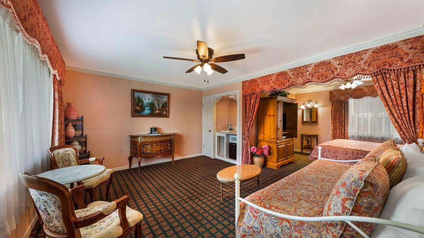Carmel Inn & Suites