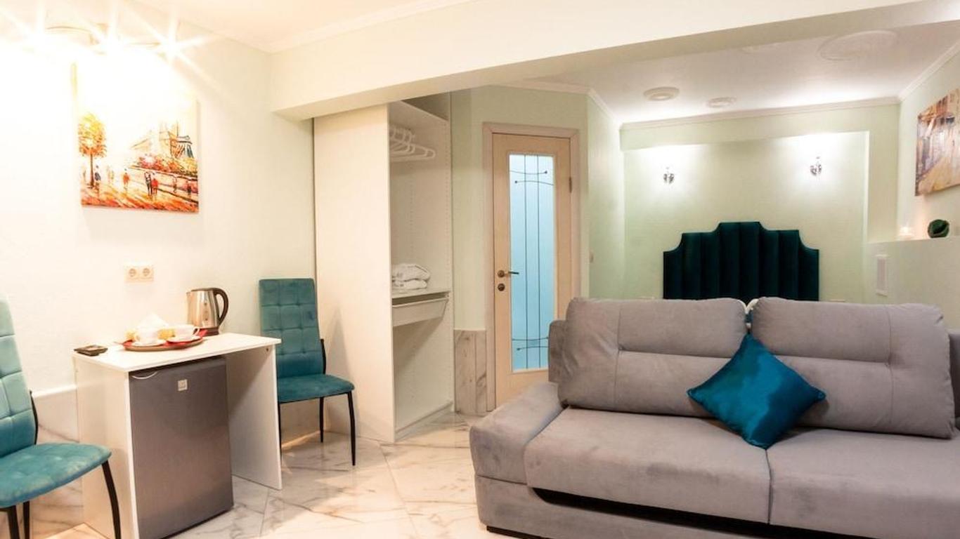 4 Rooms Hotel
