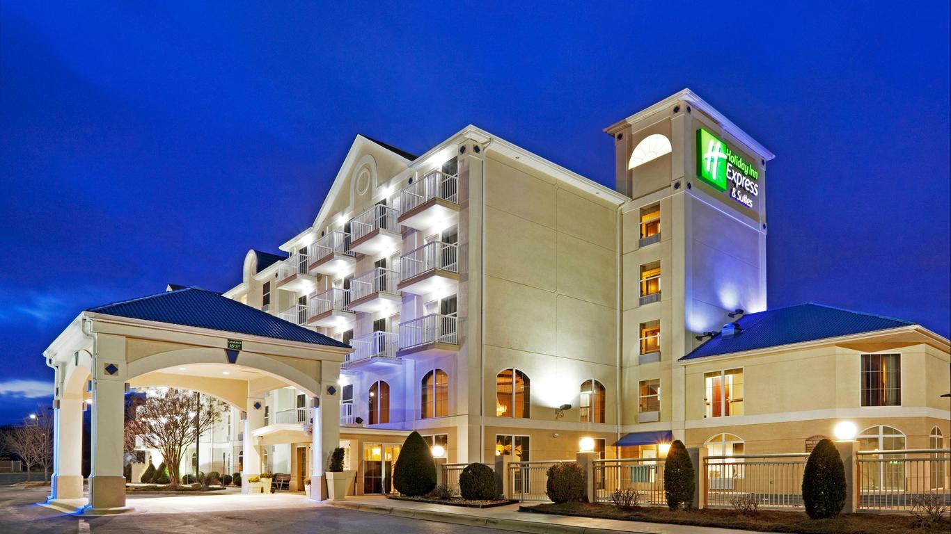 Holiday Inn Express & Suites Asheville Sw - Outlet Ctr Area