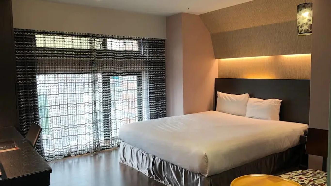 Fine Hotel